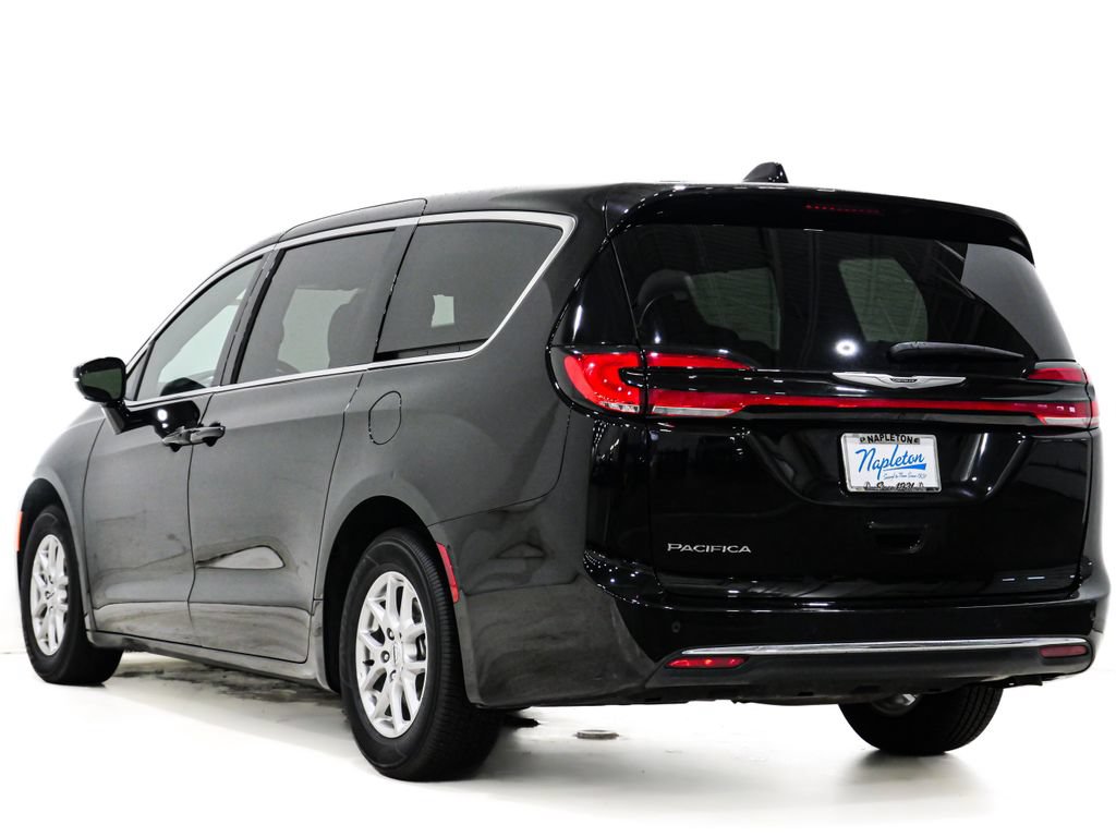 Used 2025 Chrysler Pacifica Select FWD image 8