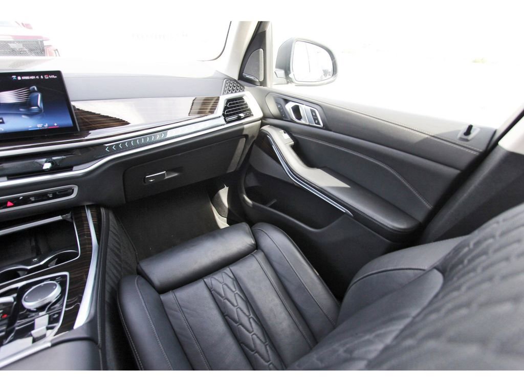 Used 2025 BMW X7 xDrive40i image 10