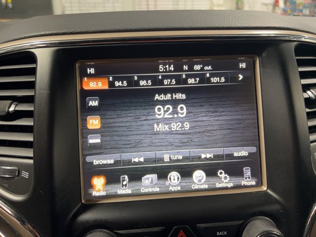 Used 2017 Jeep Grand Cherokee Limited AWD/4WD image 4