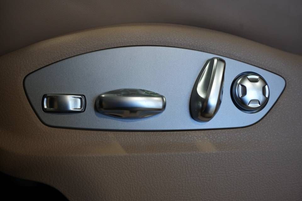 Certified 2026 Porsche Macan AWD/4WD image 33