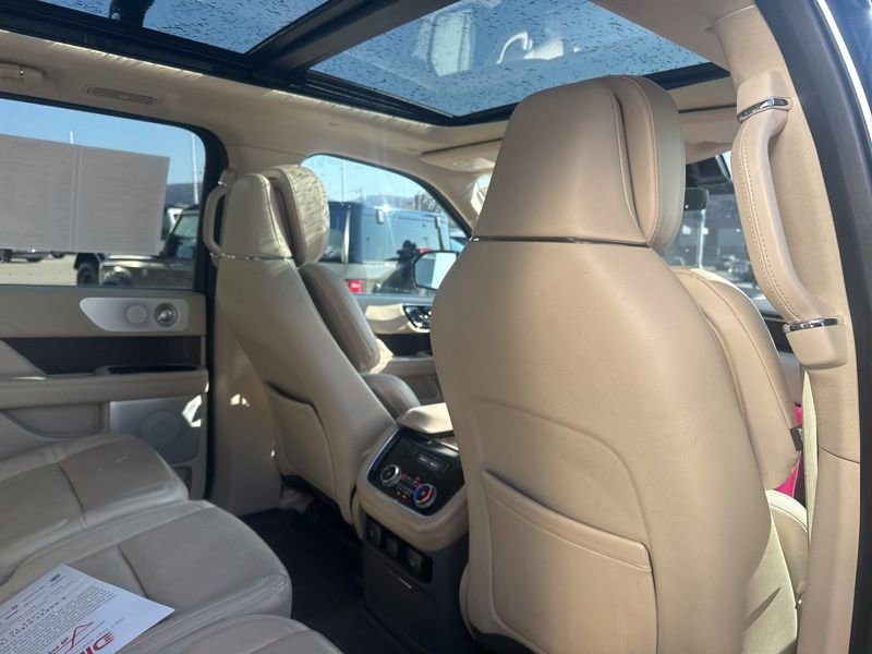 Used 2021 Lincoln Navigator Reserve w/ Luxury Package image 17