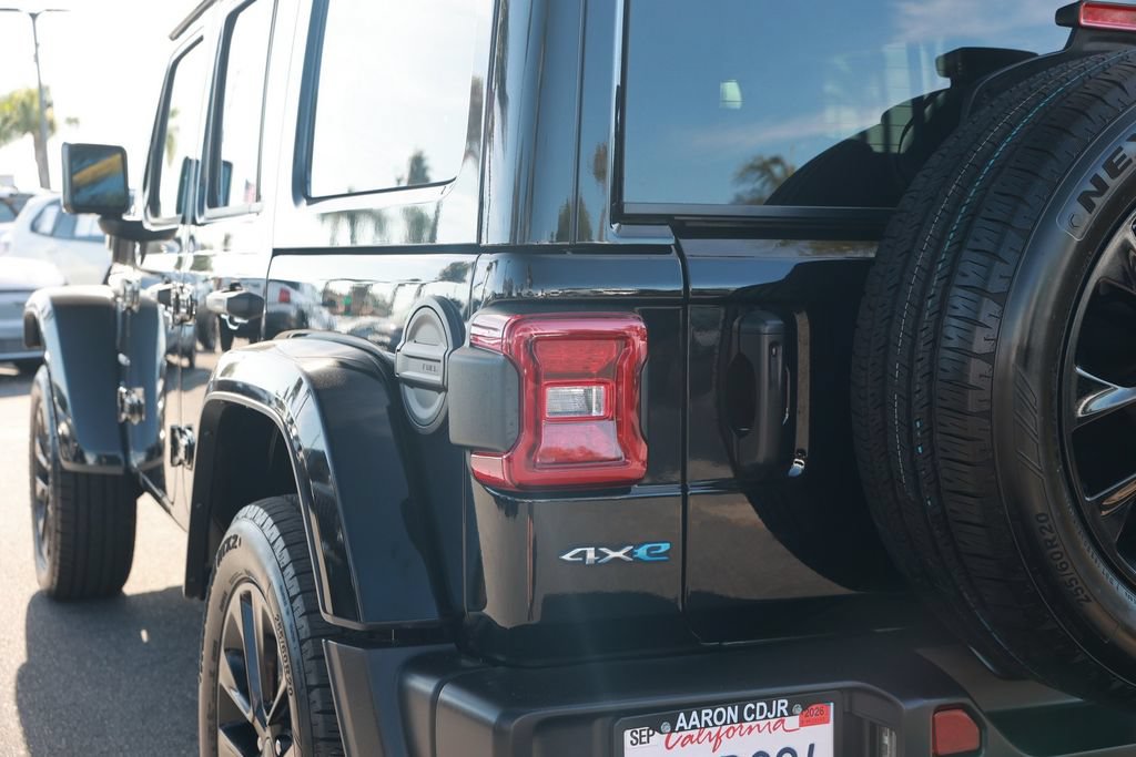 Used 2024 Jeep Wrangler Unlimited Sahara w/ Technology Group AWD/4WD image 13