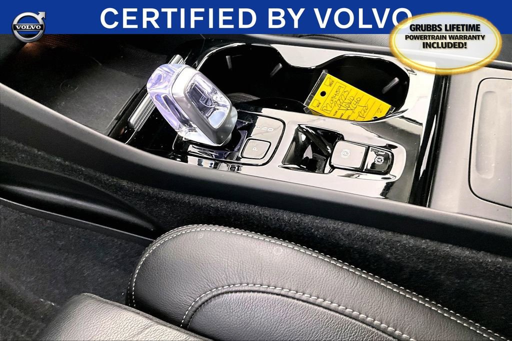 Certified 2023 Volvo XC40 B5 Ultimate w/ Protection Package Premier image 19