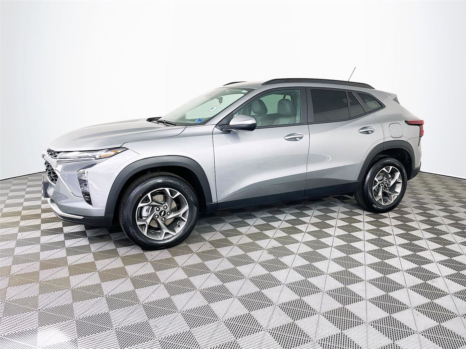 Used 2026 Chevrolet Trax LT image 4