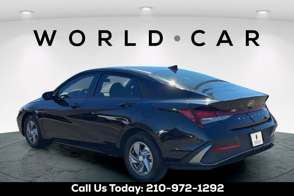 Certified 2025 Hyundai Elantra SE image 5