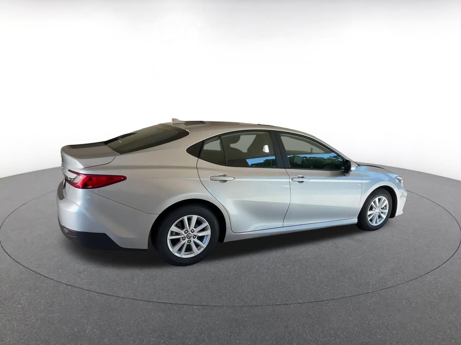 Used 2025 Toyota Camry LE image 15