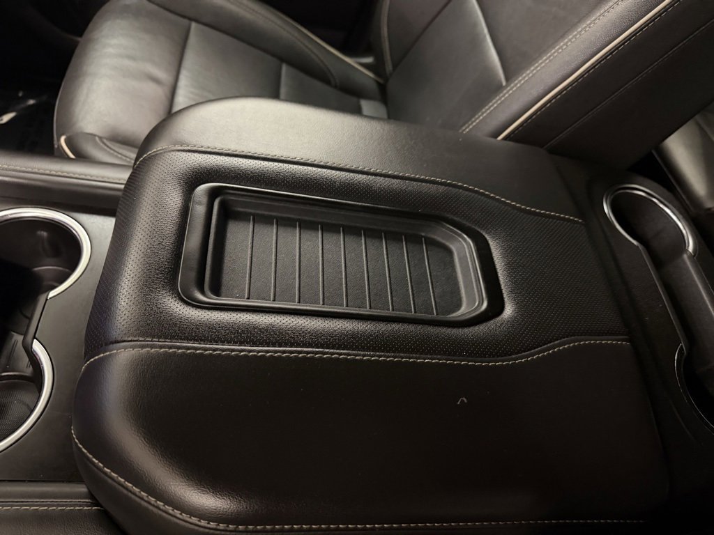 Used 2022 GMC Yukon SLT w/ SLT Luxury Package image 18