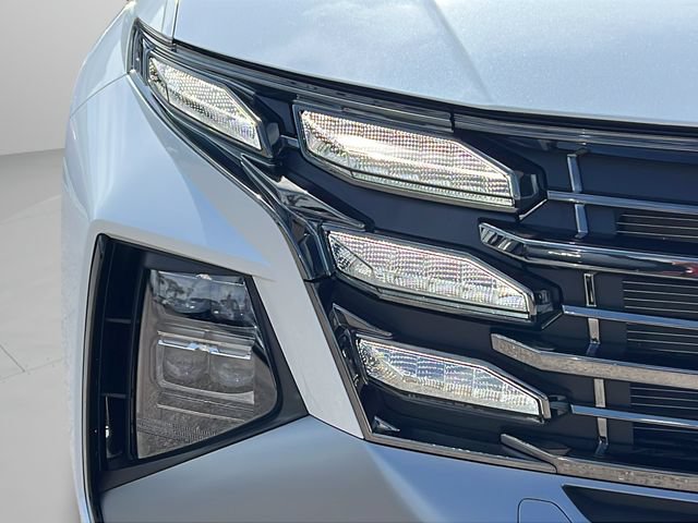 Certified 2025 Hyundai Tucson Limited AWD/4WD image 34