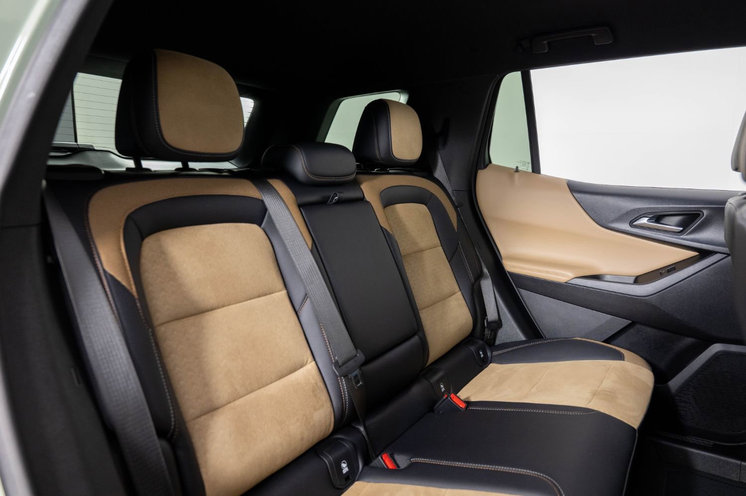 Used 2025 Chevrolet Equinox ACTIV w/ Safety and Technology Package image 26