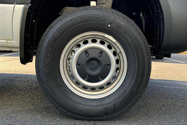 Used 2024 Mercedes-Benz Sprinter 2500 image 39