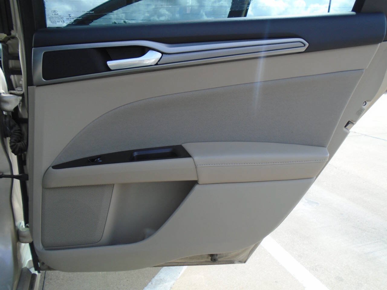 Used 2017 Ford Fusion SE FWD image 30