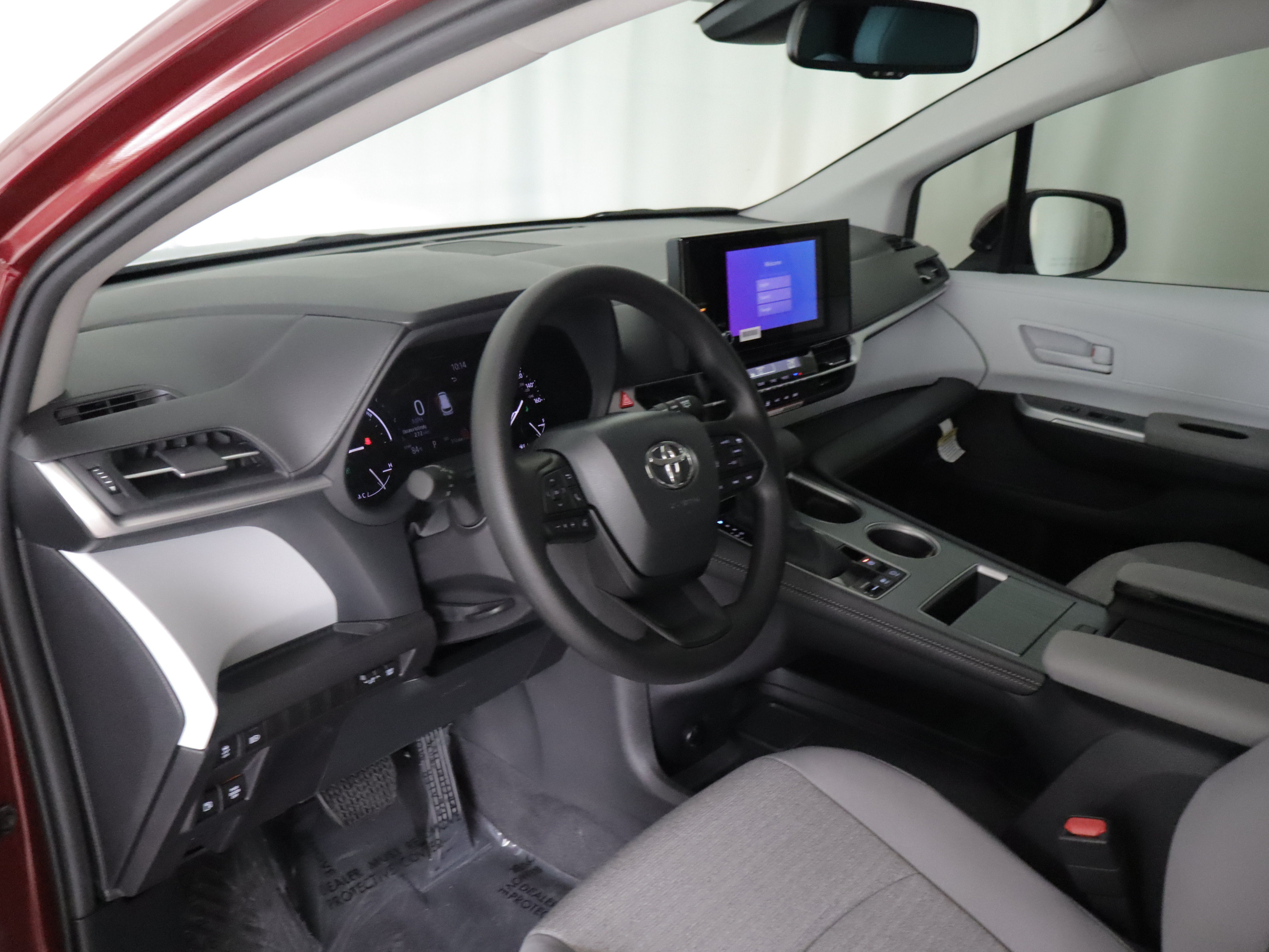 Used 2026 Toyota Sienna LE FWD image 9