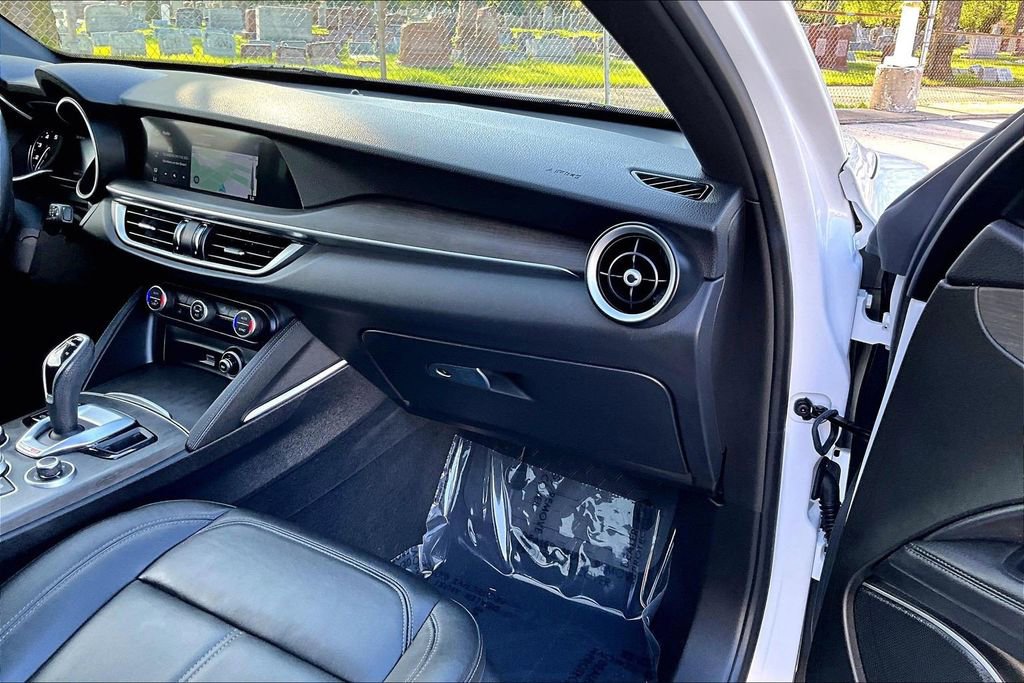 Used 2022 Alfa Romeo Stelvio Ti AWD/4WD image 15