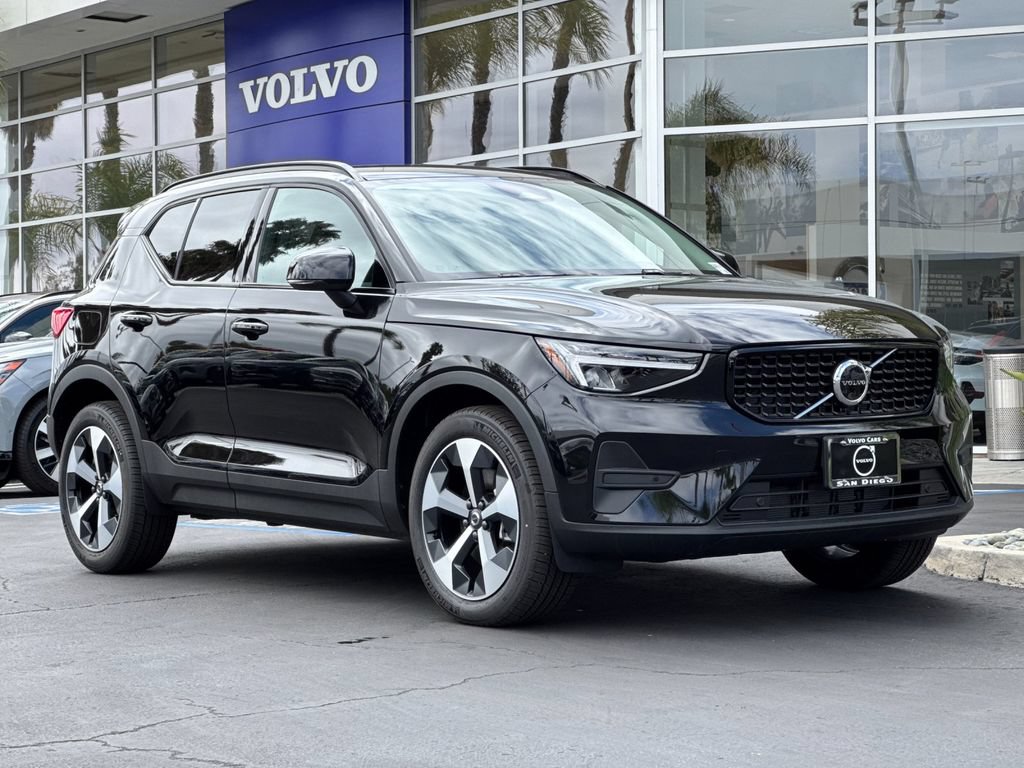New 2026 Volvo XC40 B5 Core w/ Climate Package AWD/4WD image 7