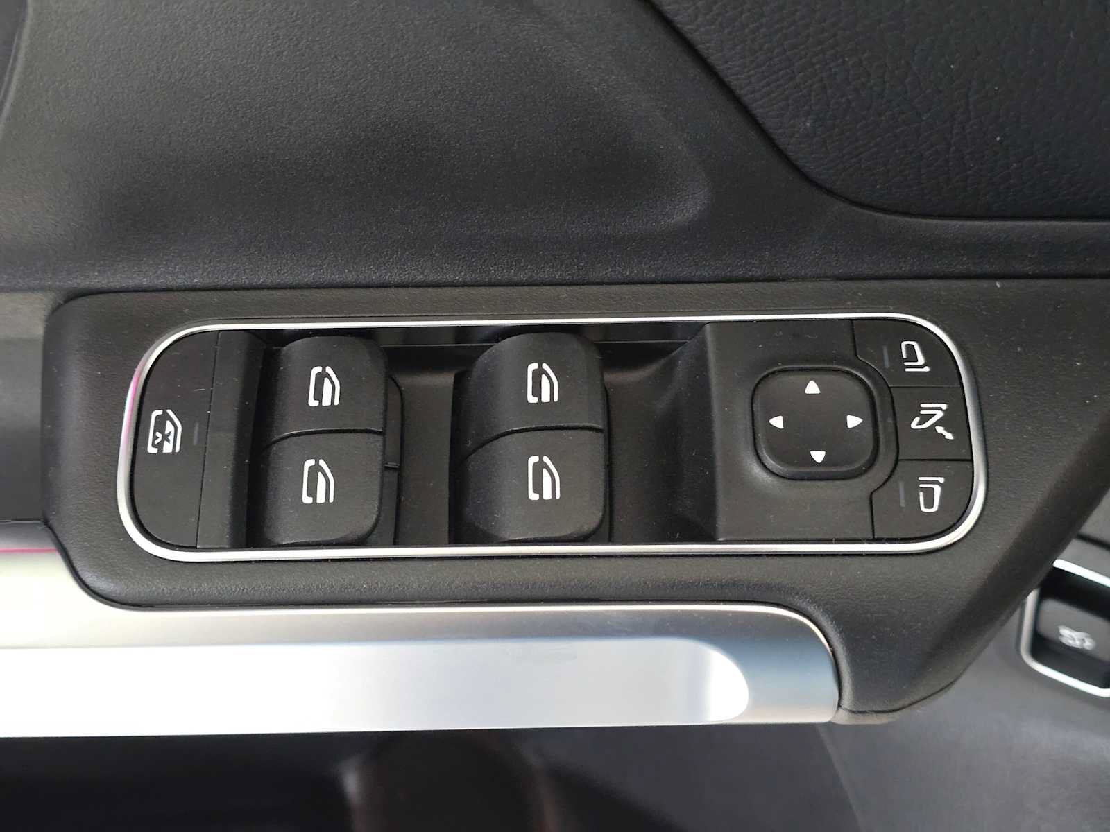 Used 2026 Mercedes-Benz GLB 250 4MATIC image 24