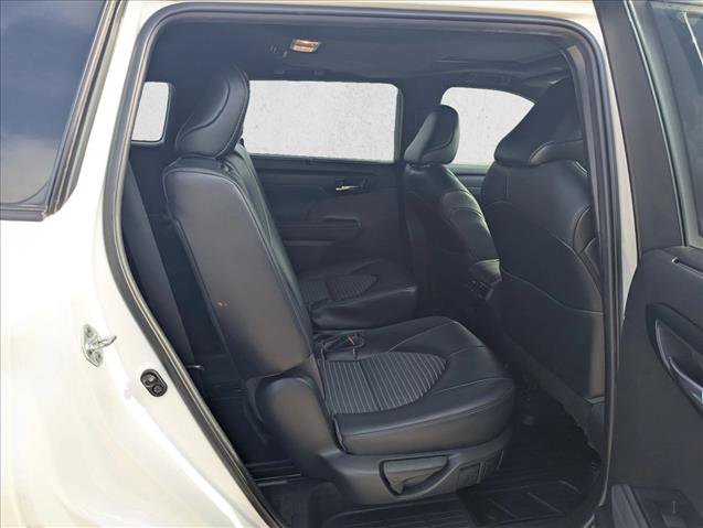 Used 2023 Toyota Highlander XSE FWD image 19