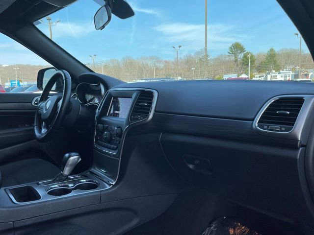 Used 2021 Jeep Grand Cherokee Laredo image 32