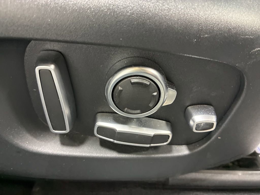 Used 2019 Land Rover Range Rover Velar R-Dynamic HSE image 31