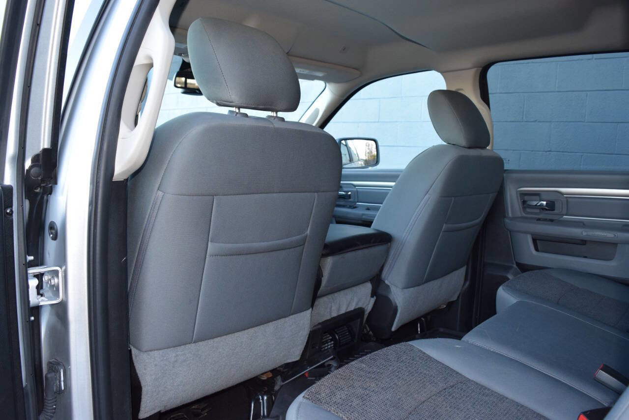 Used 2019 RAM 1500 Classic SLT w/ Luxury Group image 37