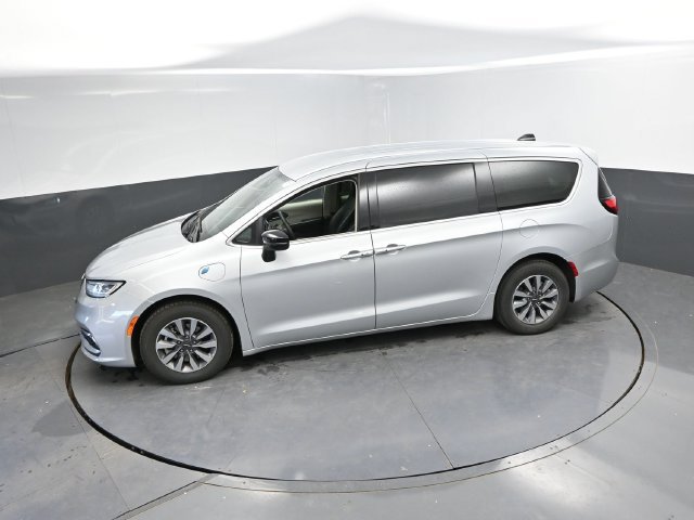 Used 2024 Chrysler Pacifica Limited FWD image 41