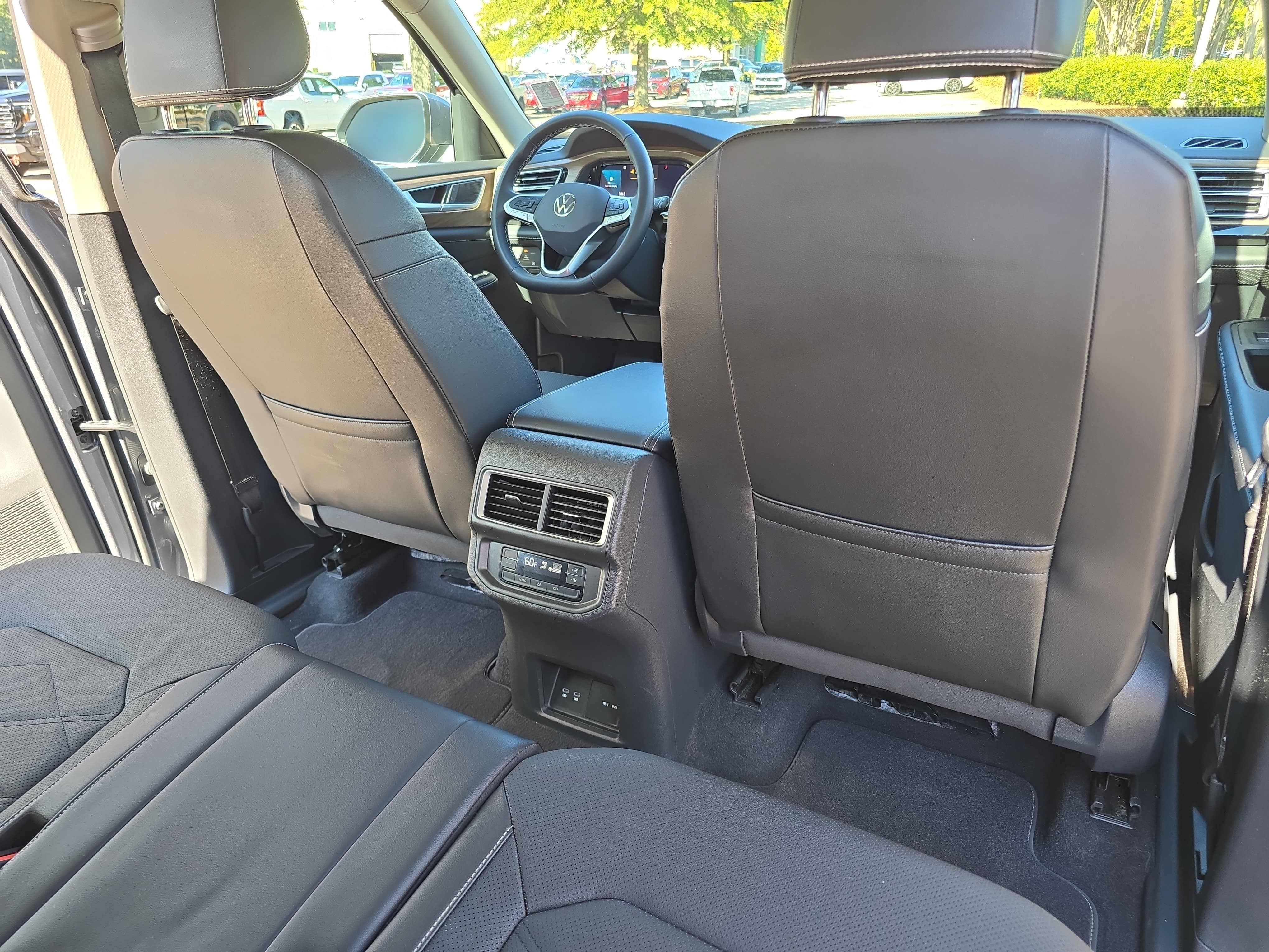 Used 2024 Volkswagen Atlas SE AWD/4WD image 11