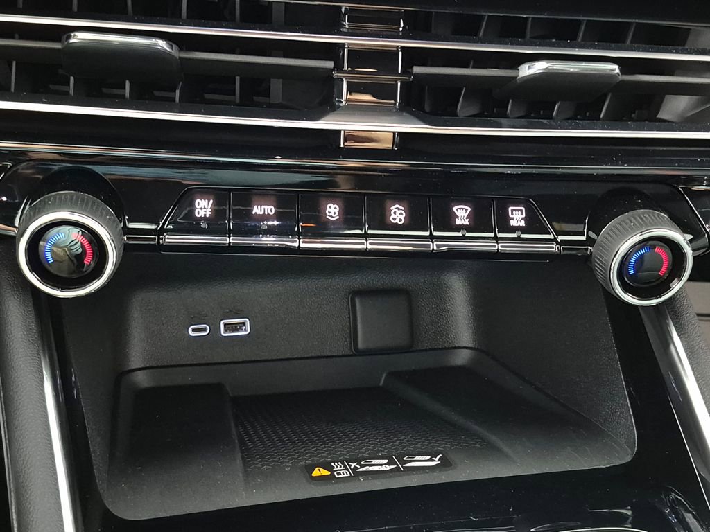 New 2026 Chevrolet Traverse RS w/ LPO, Floor Liner Package FWD image 17