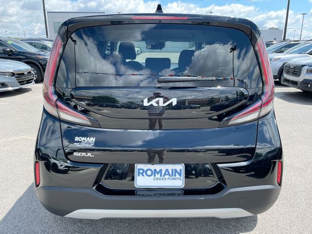 Used 2025 Kia Soul LX w/ LX Technology Package FWD image 4
