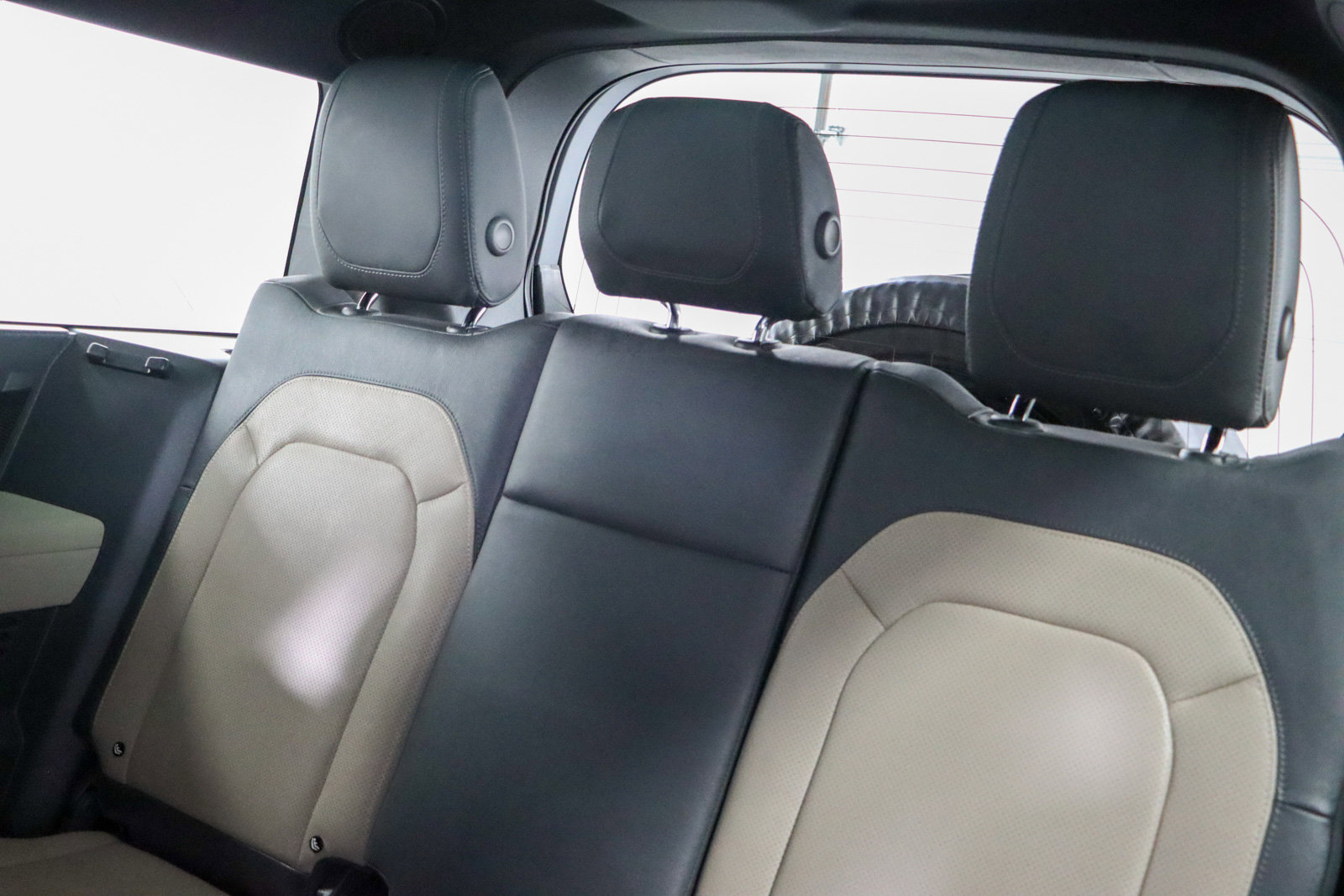 Used 2023 Land Rover Defender 130 X-Dynamic SE image 26