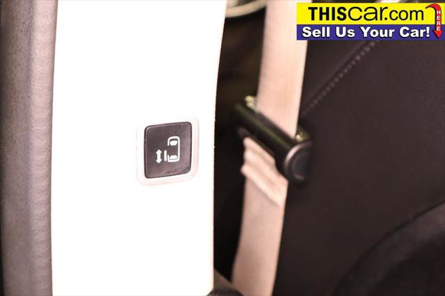 Used 2017 Chrysler Pacifica Touring-L FWD image 33