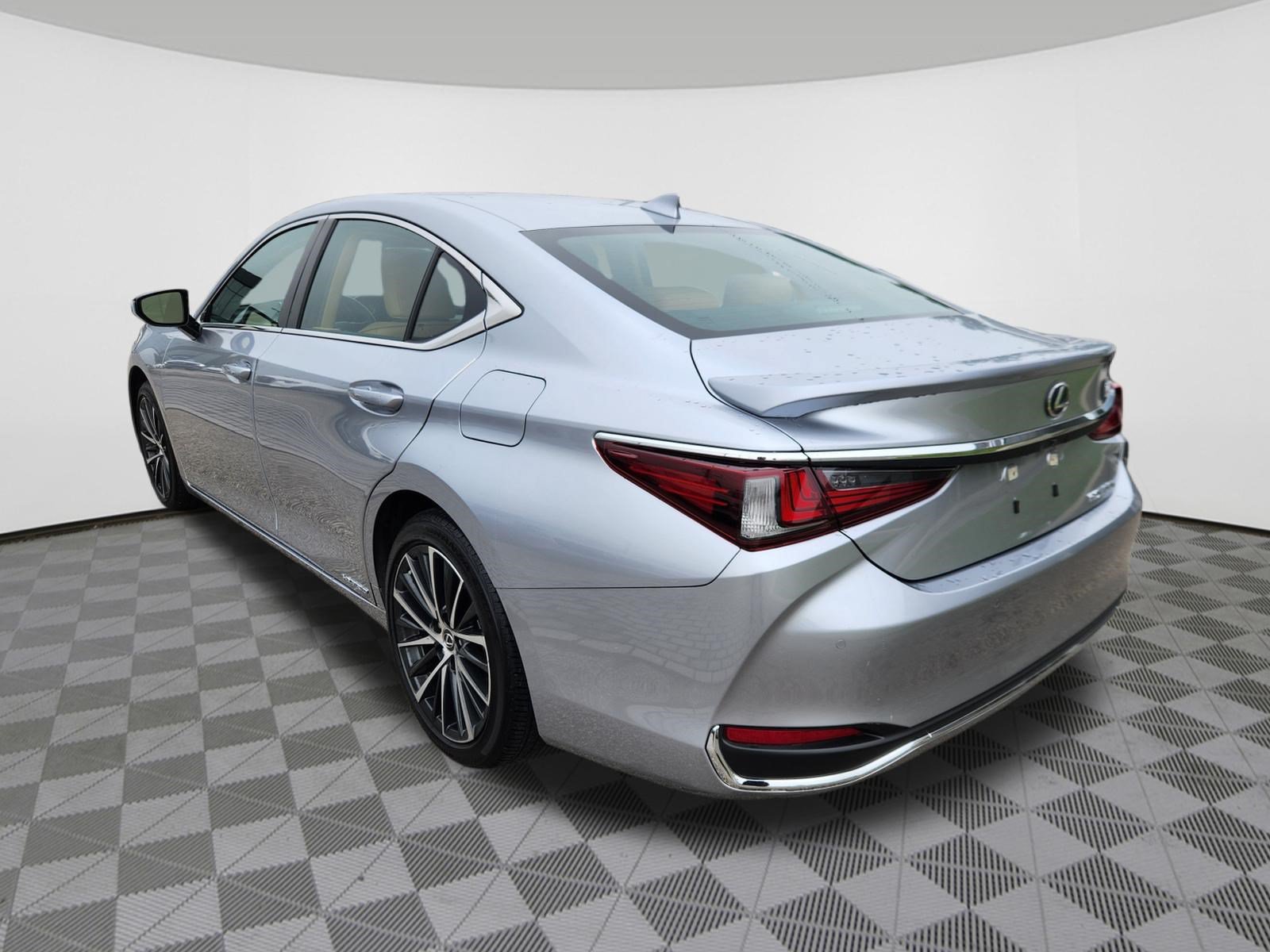 Used 2022 Lexus ES 300h w/ Premium Package FWD image 3