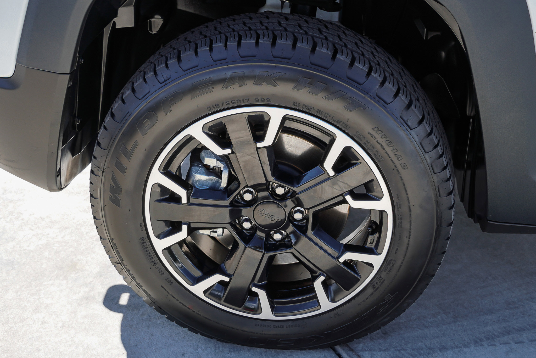 Used 2023 Jeep Renegade Trailhawk w/ Trailhawk Elite Group AWD/4WD image 12