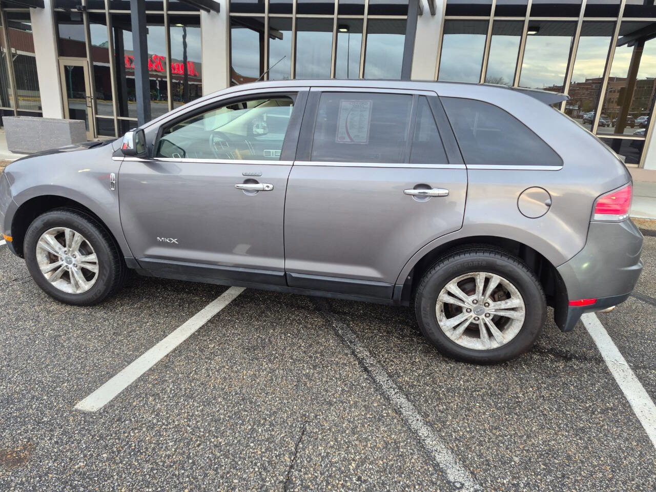 Used 2010 Lincoln MKX AWD image 5