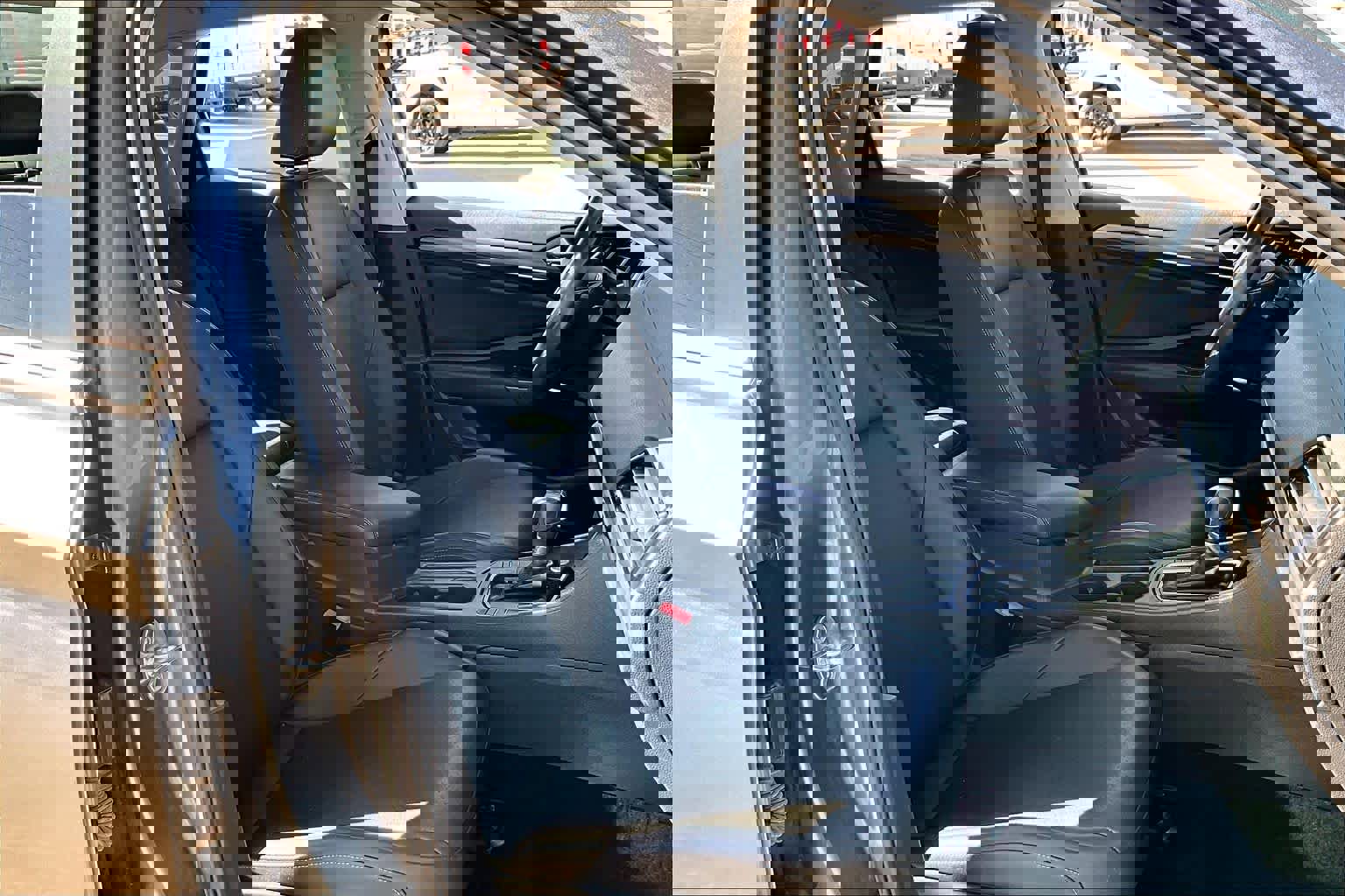 Used 2019 Volkswagen Jetta SEL w/ Cold Weather Package image 9