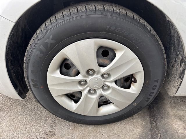 Used 2017 Kia Forte LX image 18