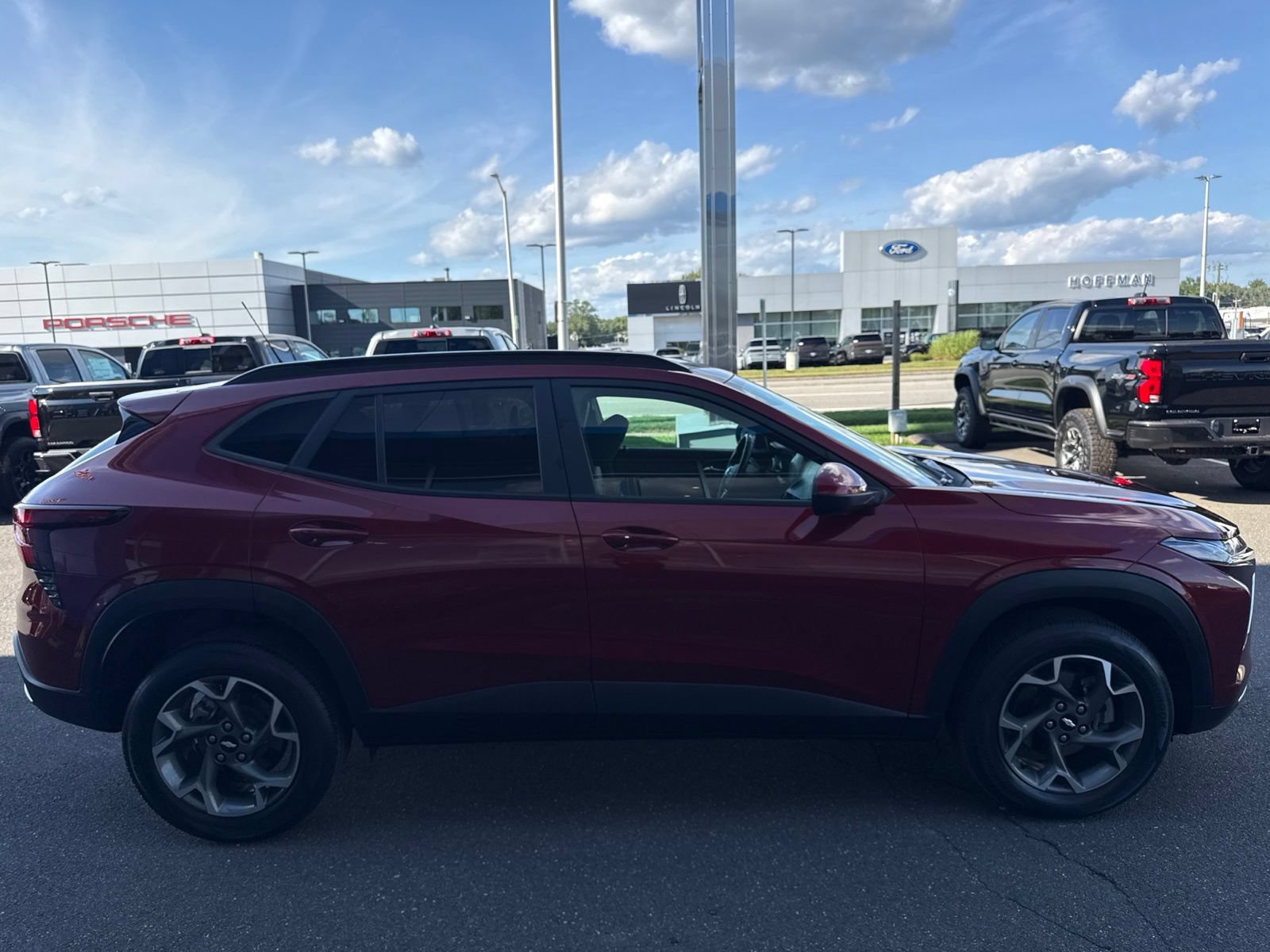Used 2024 Chevrolet Trax LT w/ Driver Confidence Package FWD image 5