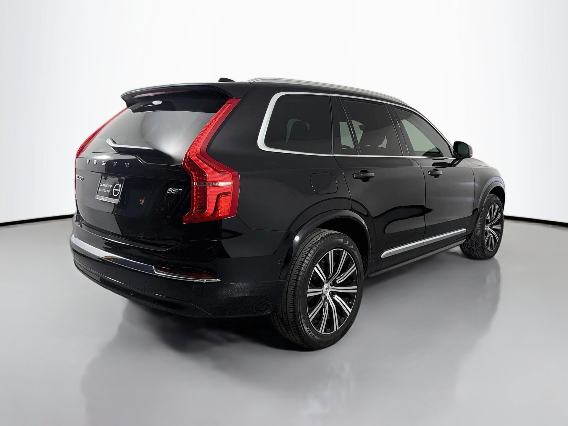 Certified 2024 Volvo XC90 B5 Plus AWD/4WD image 6