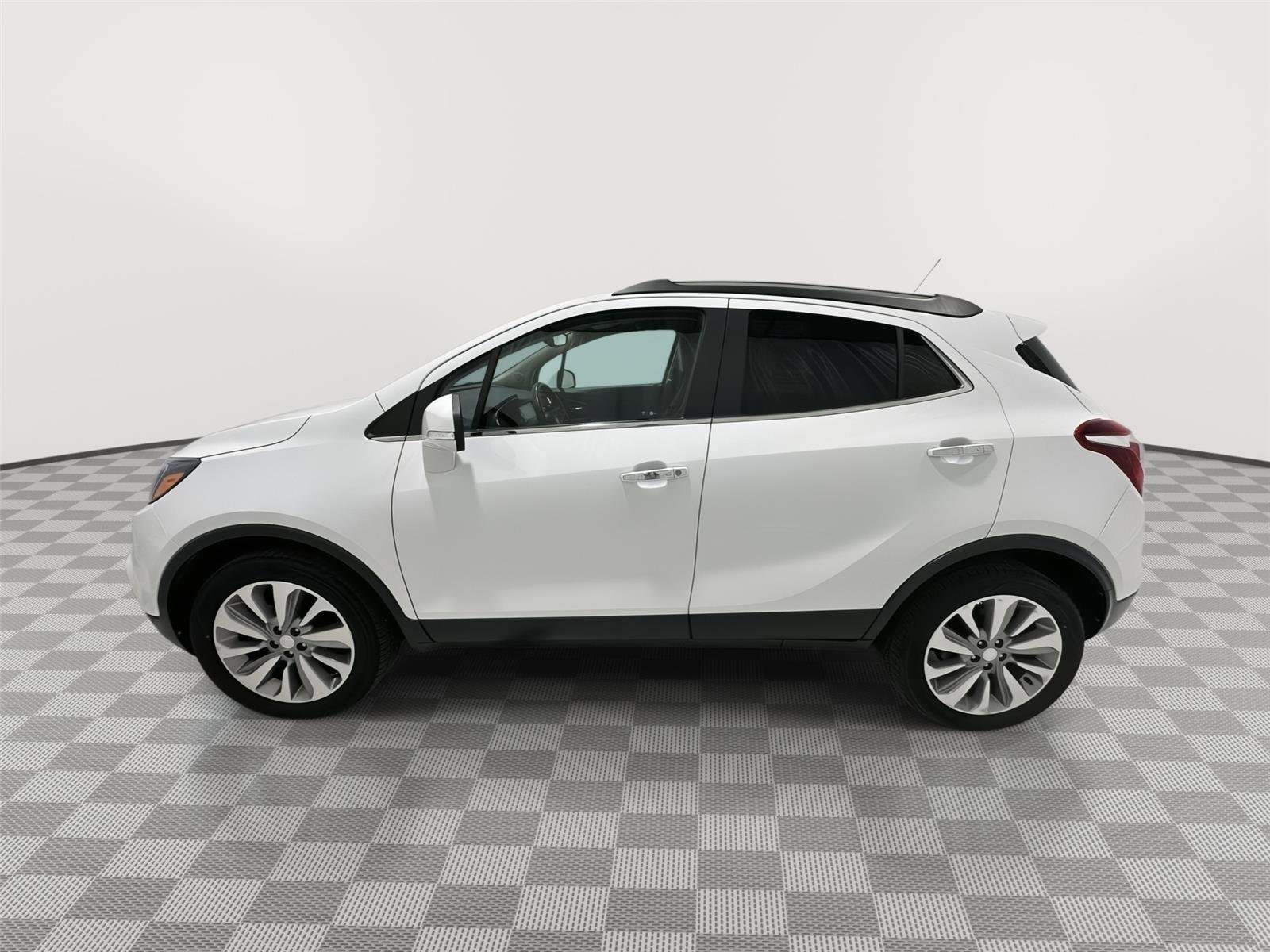 Used 2018 Buick Encore Preferred AWD/4WD image 2