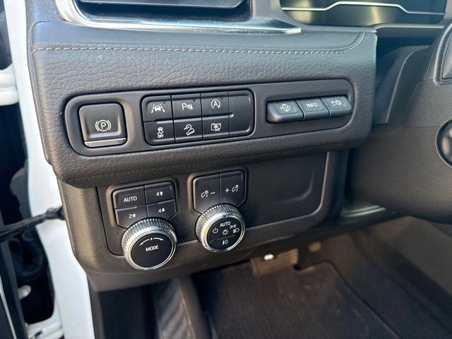 Used 2023 GMC Yukon XL Denali AWD/4WD image 11