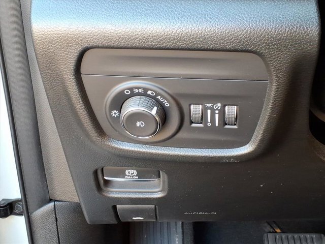 Used 2023 Jeep Grand Cherokee L Summit w/ Luxury Tech Group V image 21