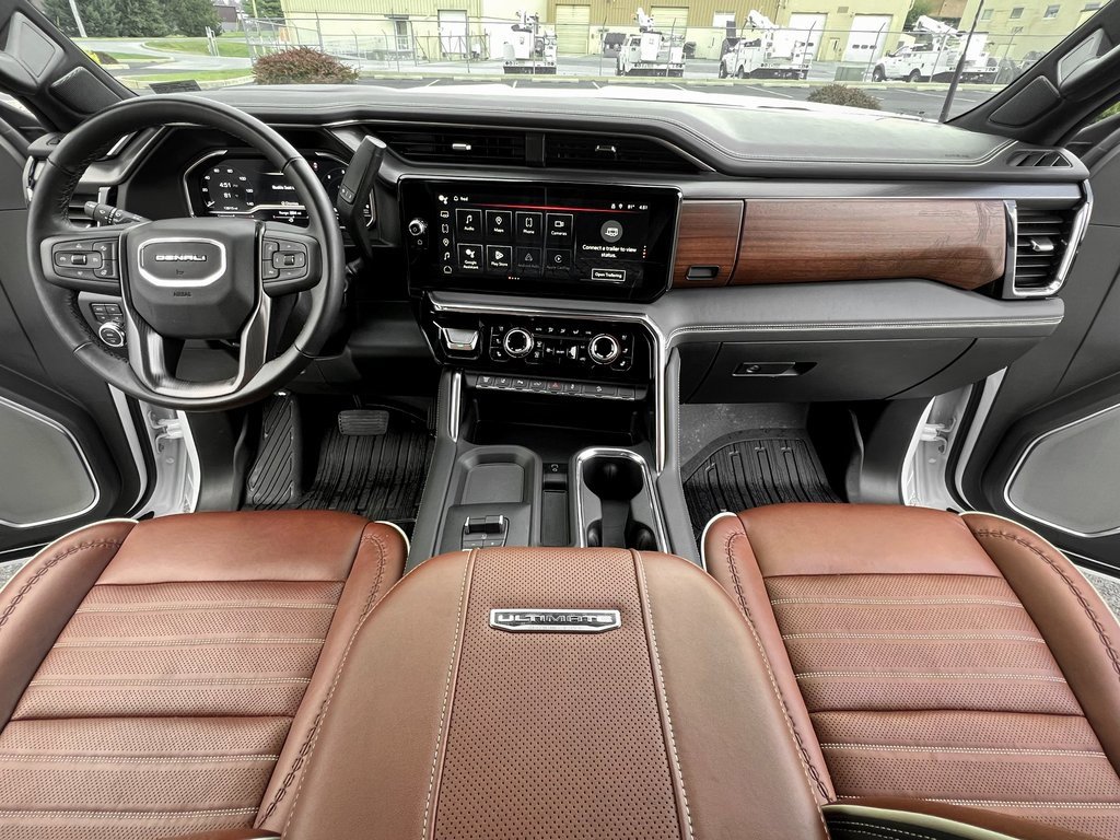Used 2025 GMC Sierra 3500 Denali Ultimate image 4