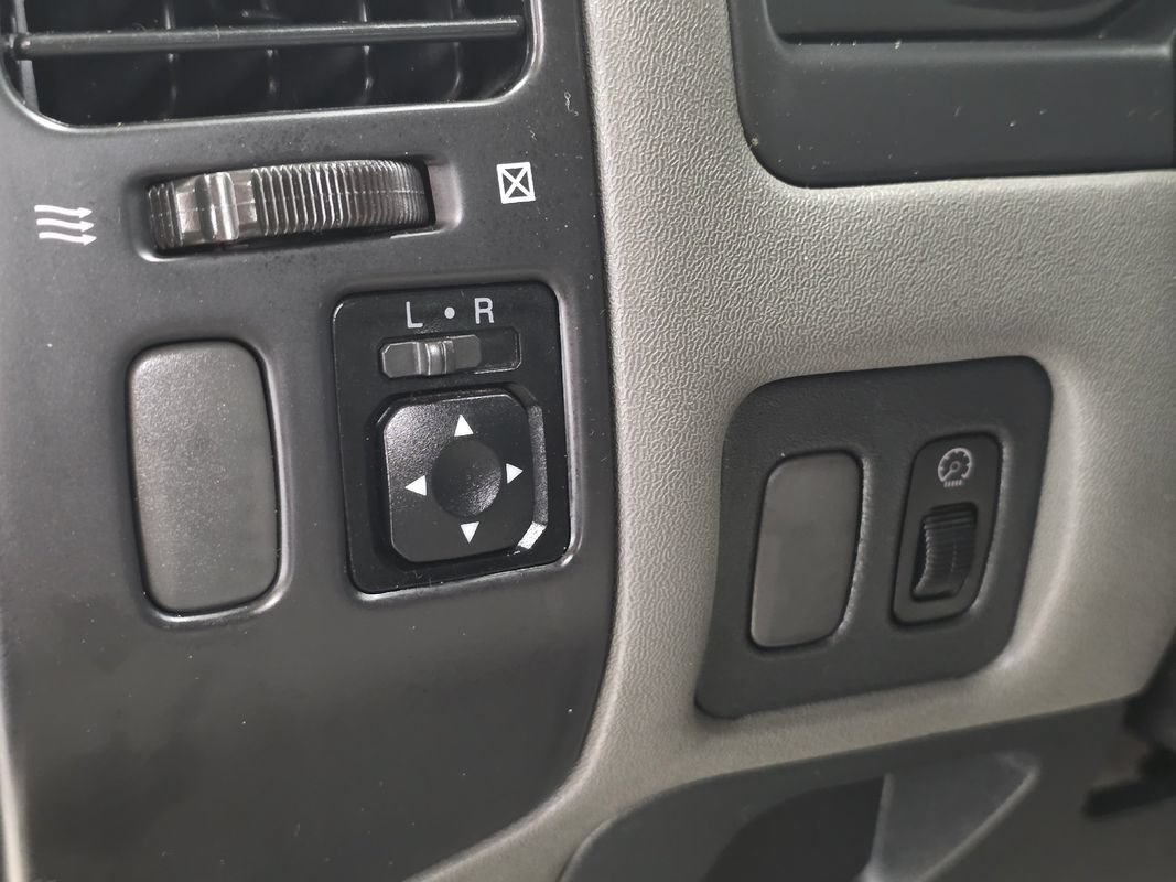 Used 2002 Mitsubishi Montero XLS AWD/4WD image 29