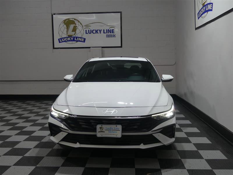 Used 2024 Hyundai Elantra Limited image 2