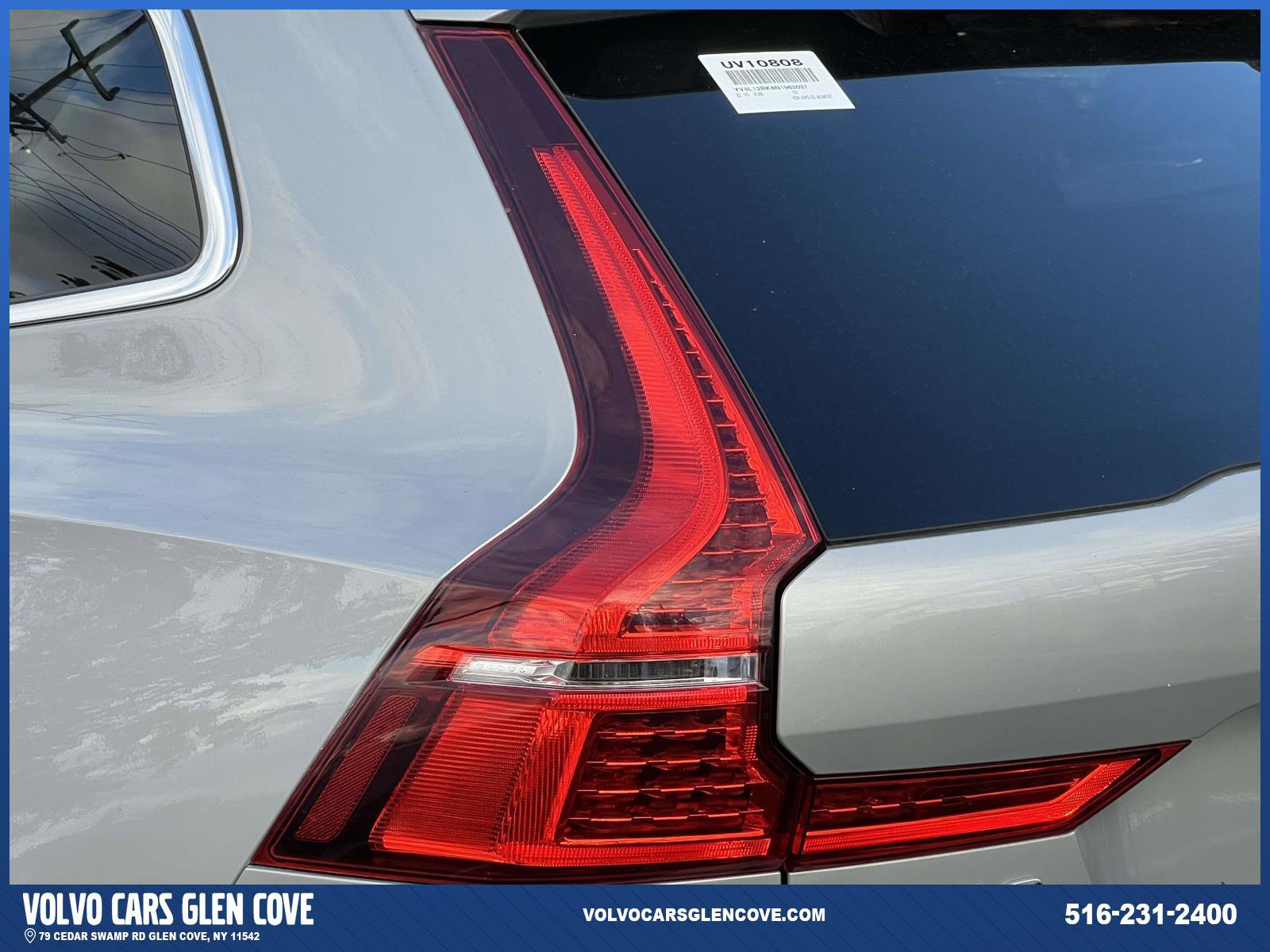 Used 2022 Volvo XC60 B5 Momentum w/ Climate Package image 8