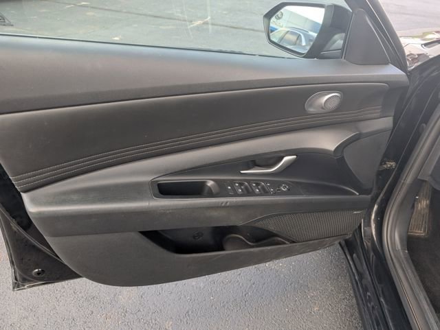 Used 2021 Hyundai Elantra Limited FWD image 14