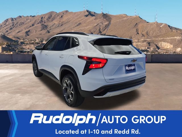 Used 2025 Chevrolet Trax LT FWD image 3
