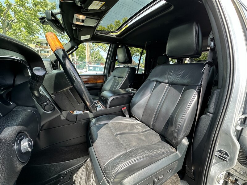 Used 2015 Lincoln Navigator 4WD image 12