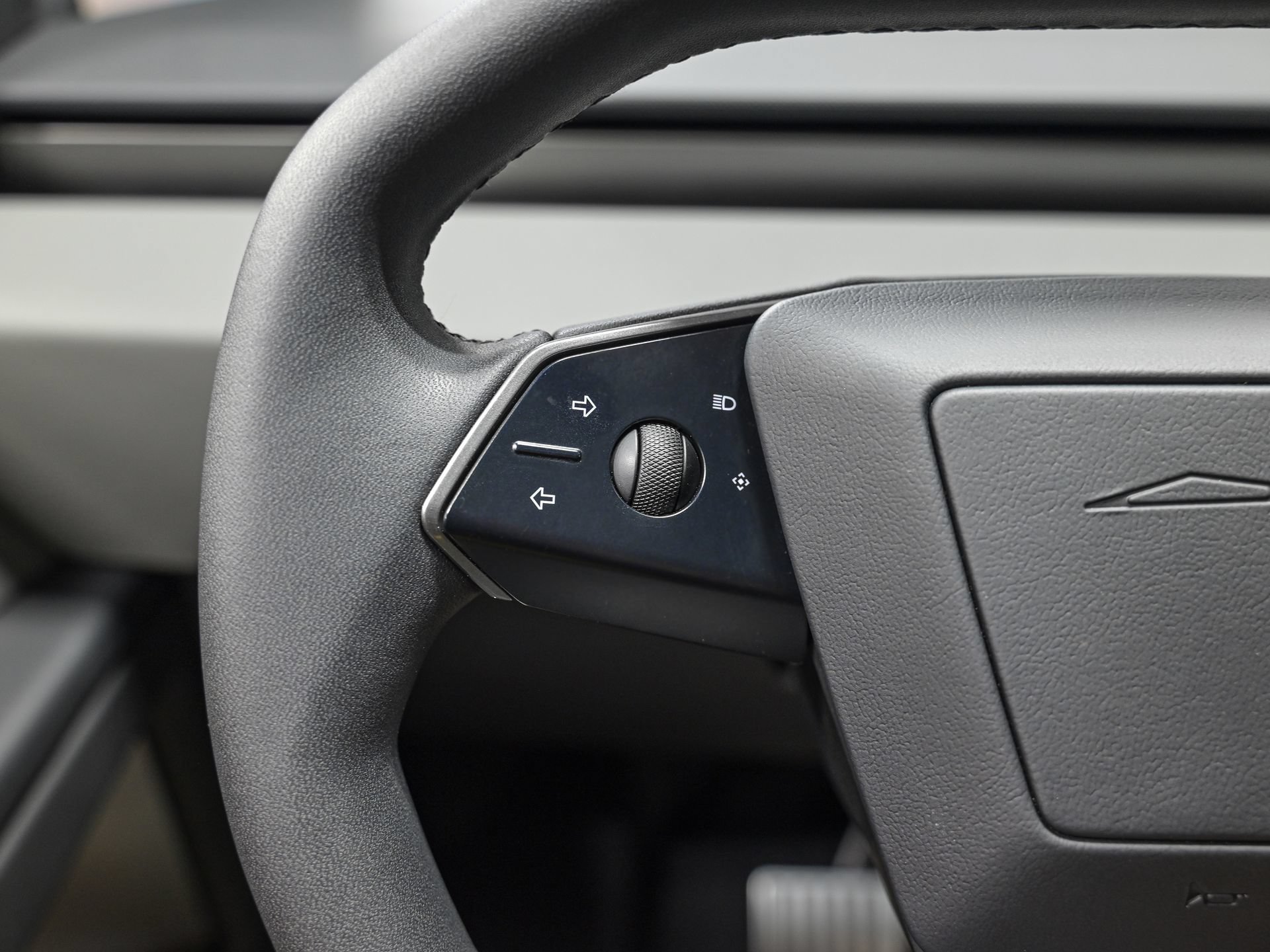 Used 2025 Tesla Cybertruck AWD Crew Cab image 17