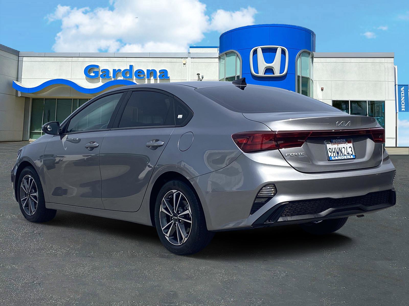 Used 2023 Kia Forte LXS image 4