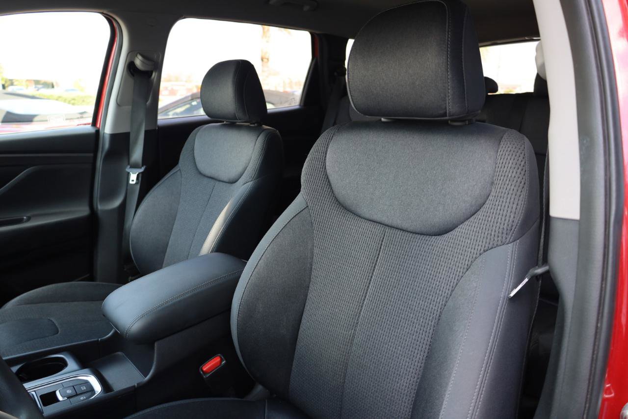 Used 2020 Hyundai Santa Fe SE image 5