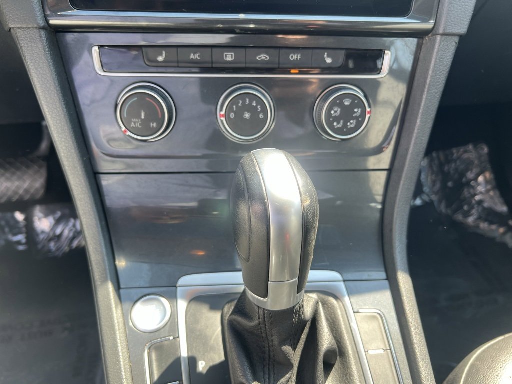 Used 2018 Volkswagen Golf SE image 30